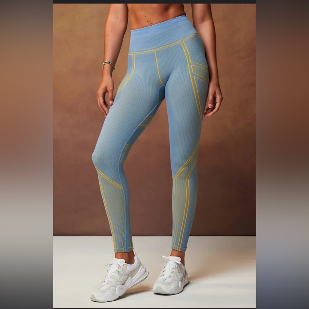 Fabletics Seamless High-waisted compressive legging